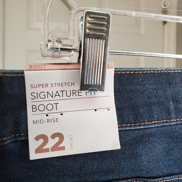 Lane Bryant NWT Size 22 Short Boot Cut Jeans - Picture 3 of 5